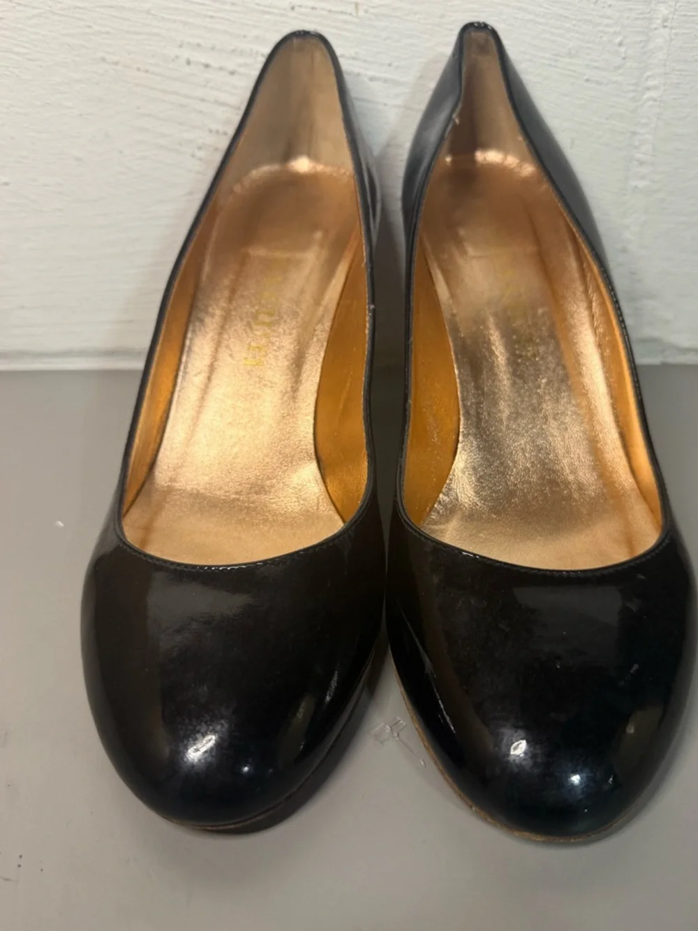 Women's Black Patent Leather Mid-Heel Pumps - Picture 6 of 8